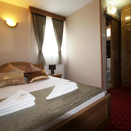 فندق Pansion Stari Grad 3*
